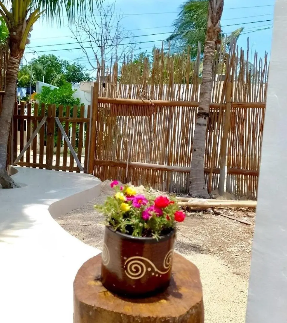 Bungalow Unico En Holbox Con Alberca Privada, En Una Propiedad Que Solo Tiene 3 Unidades. B1